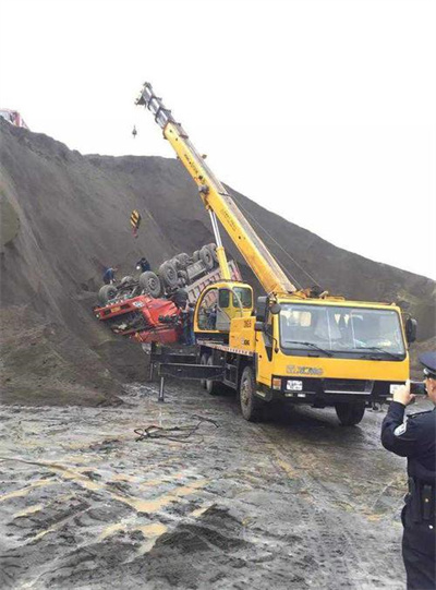 灌云上犹道路救援